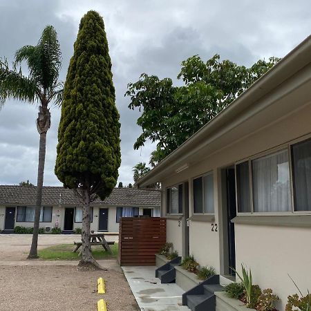 Hanging Rock Family Motel ベイトマンズ・ベイ エクステリア 写真